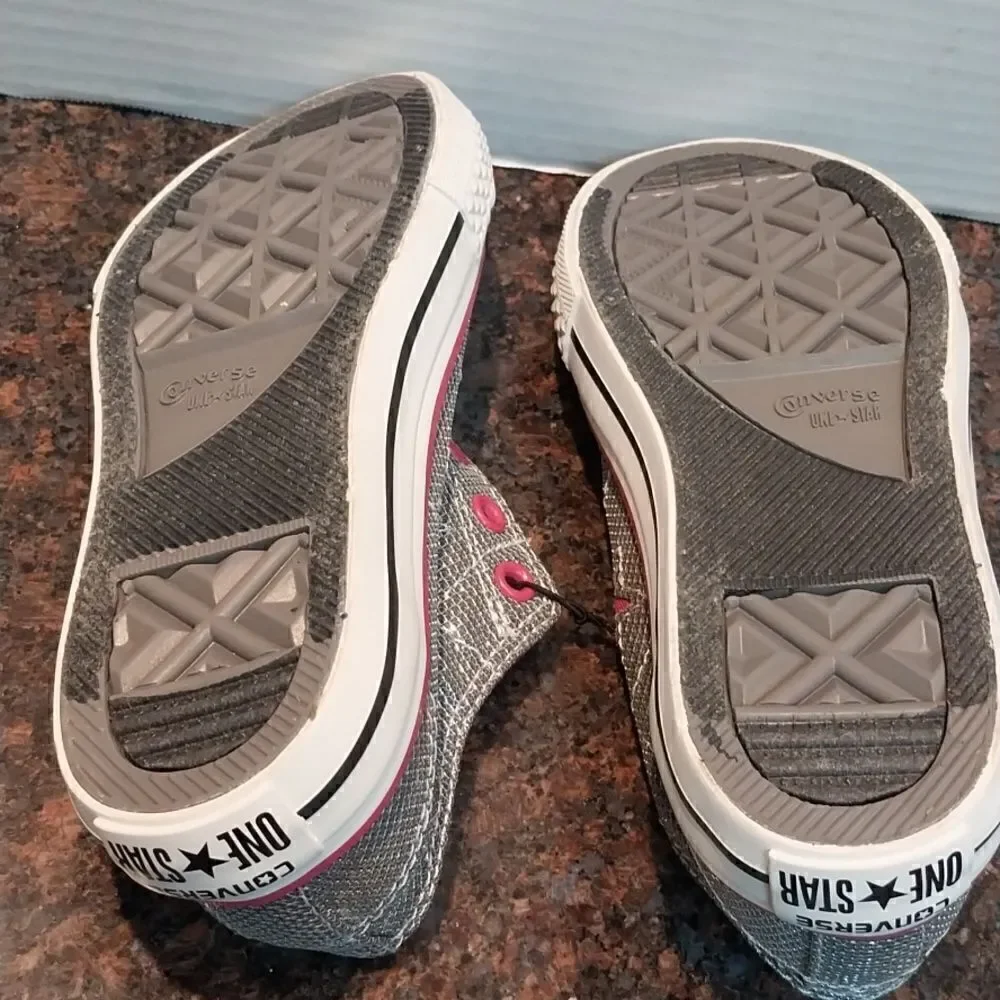 Converse NEW Glitter Slip-Ons...SIZE 1
